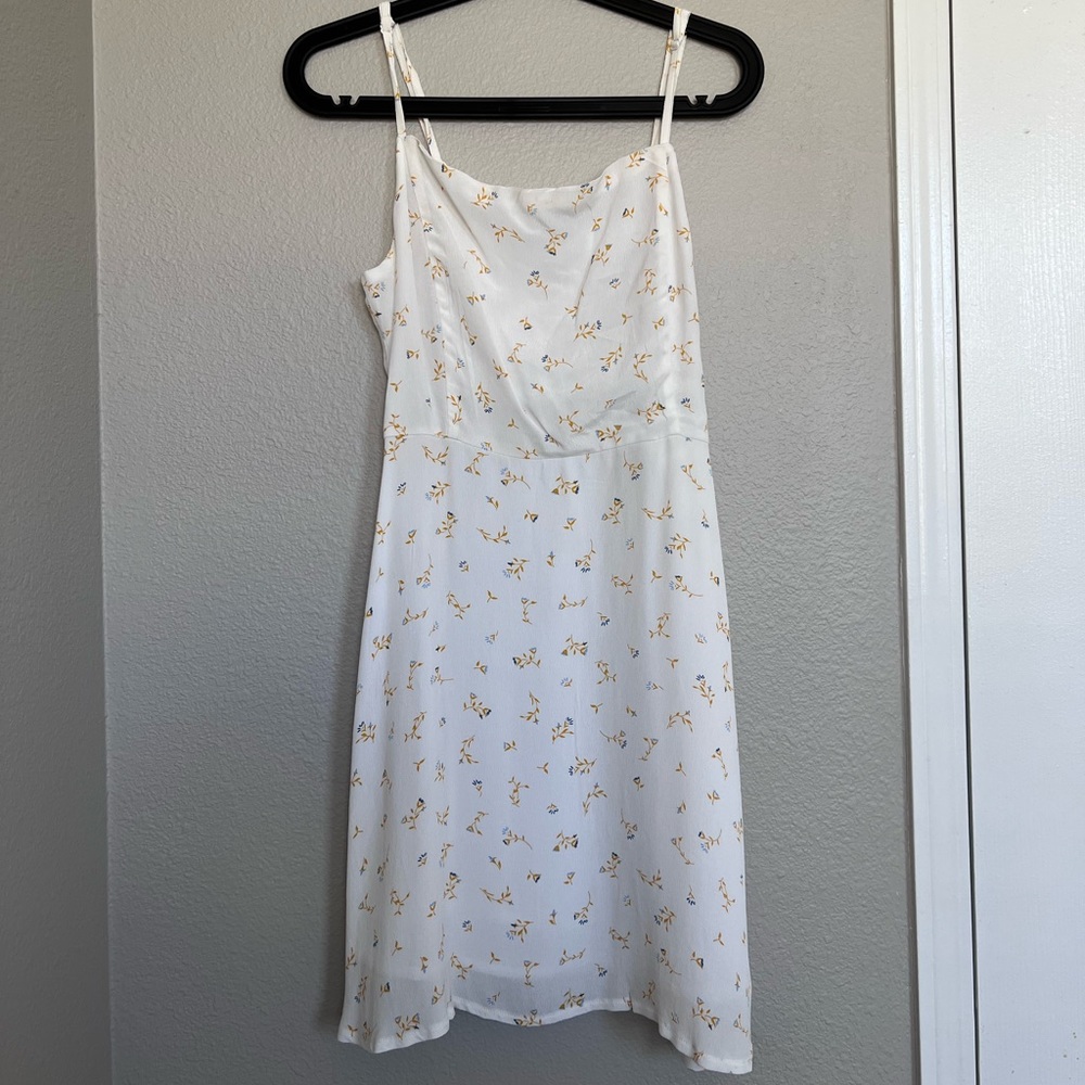 COTTON ON SIZE MEDIUM WHITE FLOWERLY DRESS
